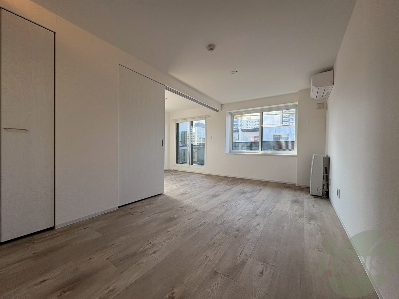 居室・リビング　エアコン付きで快適なリビングになっております！