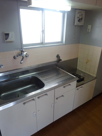 キッチン　窓付きのキッチン