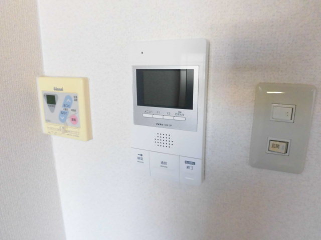 セキュリティ　来訪者の確認をモニターで出来て安心。
