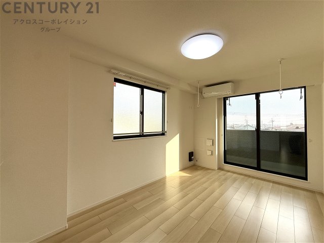 居室・リビング　エアコン付きで快適に過ごせます♪