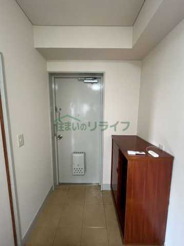 玄関　同間取り、他部屋写真となります。