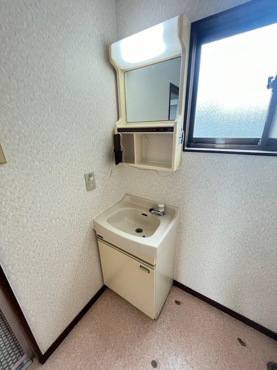 洗面設備　ミラー・収納棚付きの洗面台♪