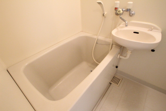 バス・シャワールーム　※別部屋の写真です