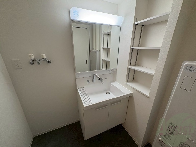 洗面設備　大きくて使いやすそうな独立洗面台になっています。