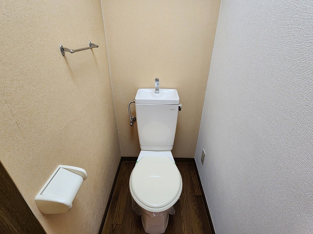 トイレ　トイレ内コンセントあります。