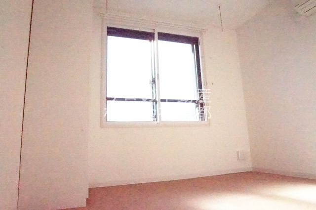 その他部屋・スペース　室内は落ち着いた温もりを感じるフローリングです☆