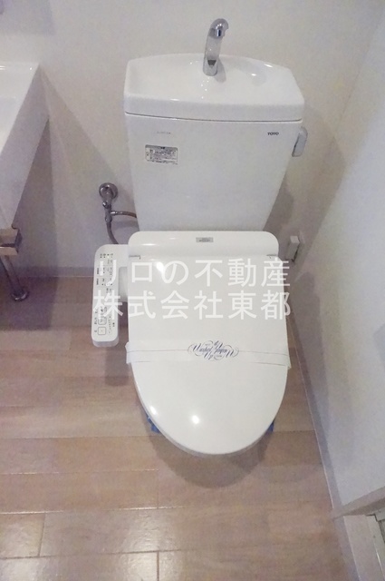 トイレ　洗浄・暖房便座付です！