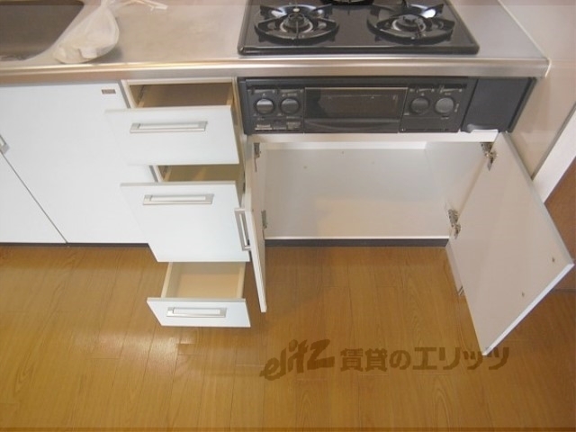 その他　キッチン下の収納