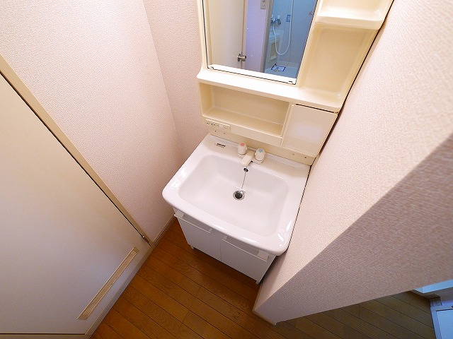 洗面設備　独立洗面台です