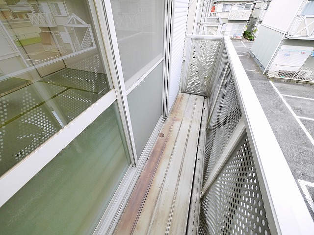 バルコニー　バルコニーからの眺めを楽しみながら食事をしませんか