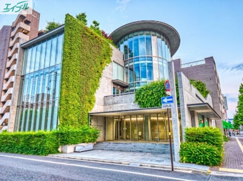 銀行　おかやま信用金庫内山下支店（銀行）まで583m