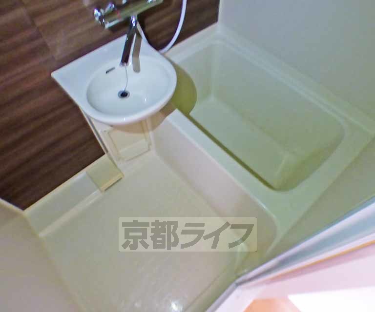 バス・シャワールーム　広々としたお風呂になってます。