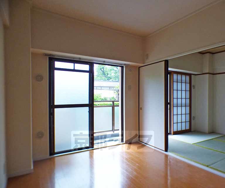 居室・リビング　６帖の洋室です。