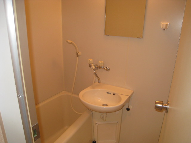 バス・シャワールーム　※写真は別のお部屋のものです。現況を優先とさせて頂きます。