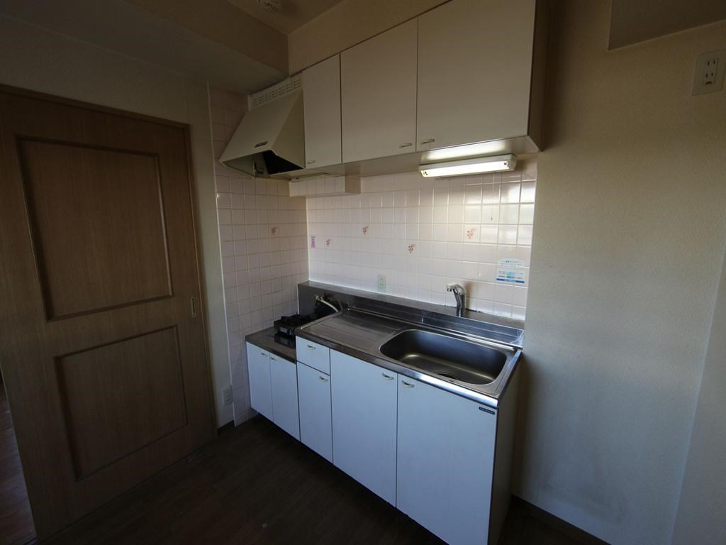 キッチン　キッチン（ガス2口コンロ設置できます）