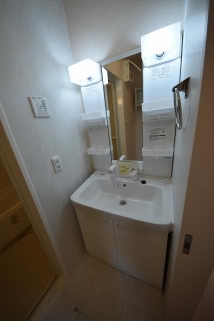 洗面設備　※別号室参考写真です
