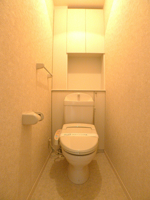 トイレ　温水洗浄便座付き