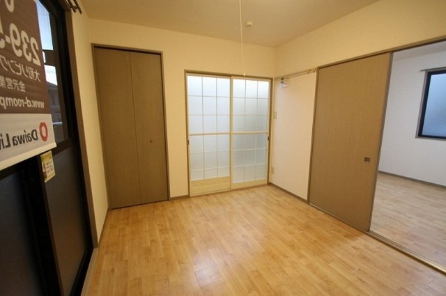 居室・リビング　南側洋室