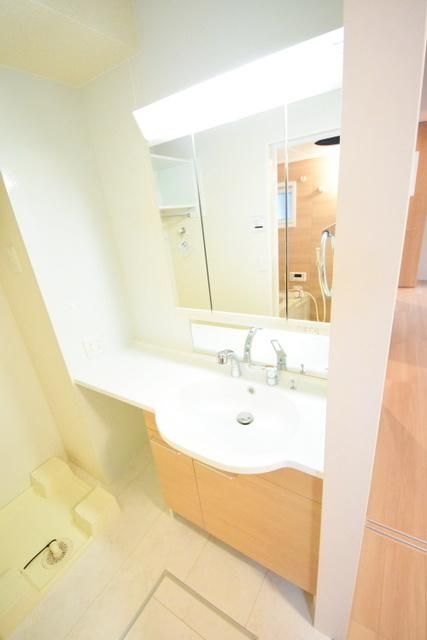 洗面設備　★★大きな鏡のある独立洗面化粧台★★