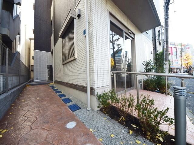 エントランス　★★共用廊下に手すりございます★★