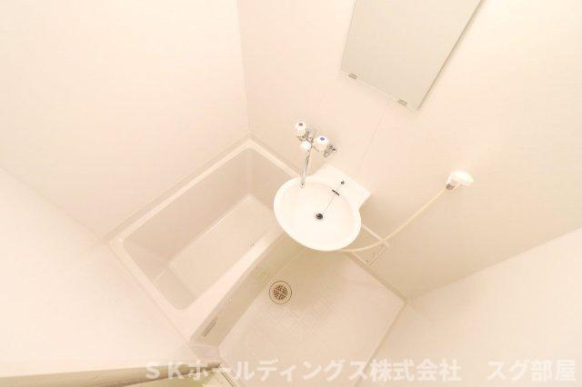 バス・シャワールーム　浴室乾燥機で雨や雪の日でもらくらくお洗濯！