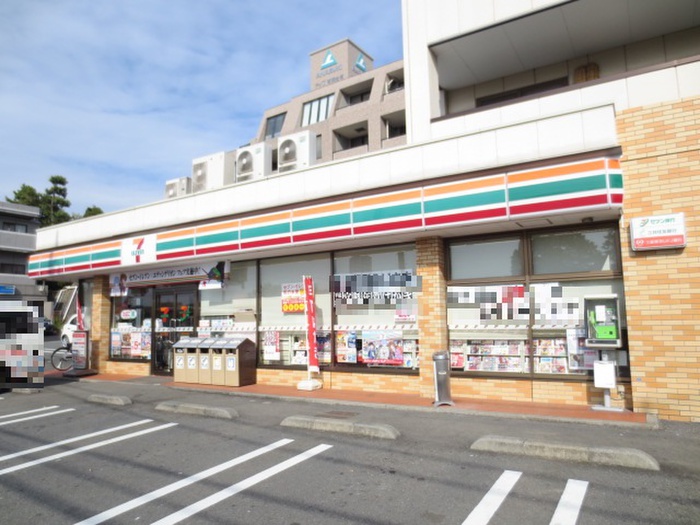 コンビニ　セブンイレブン横浜田奈駅東店（コンビニ）まで532m