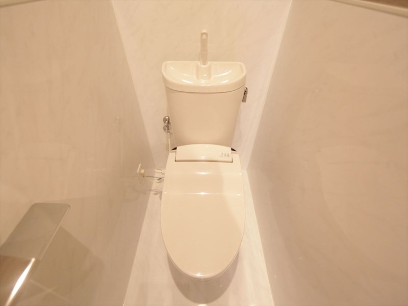 トイレ　温水洗浄暖房便座付トイレ