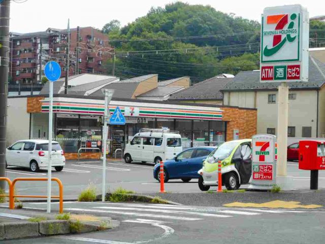 コンビニ　セブンイレブン（コンビニ）まで600m