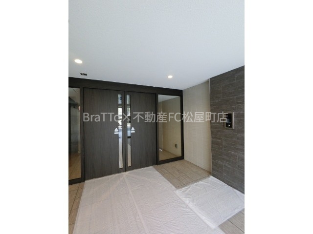 エントランス　マンション共用部分（オートロック付き）