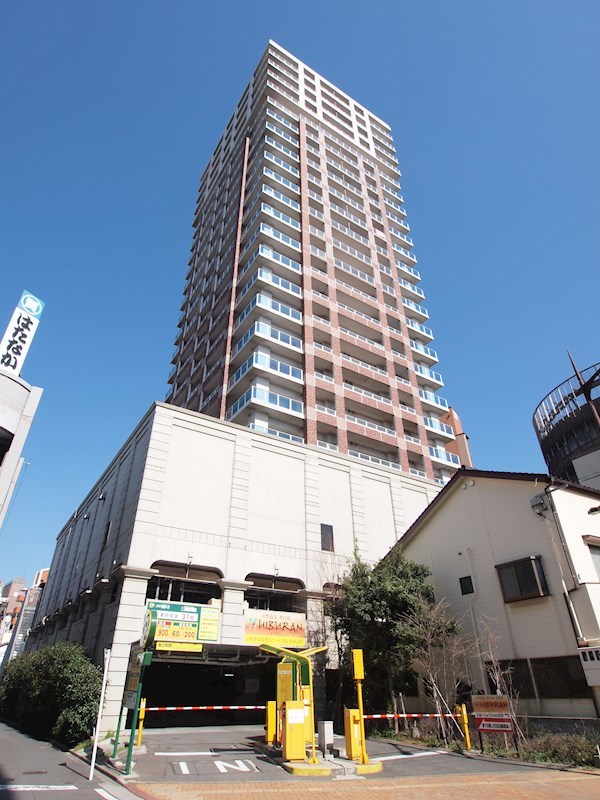 建物外観　小倉中心部のタワーマンション。