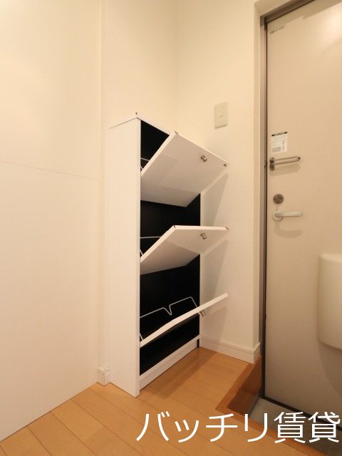 玄関　同型タイプの為、現状を優先致します。