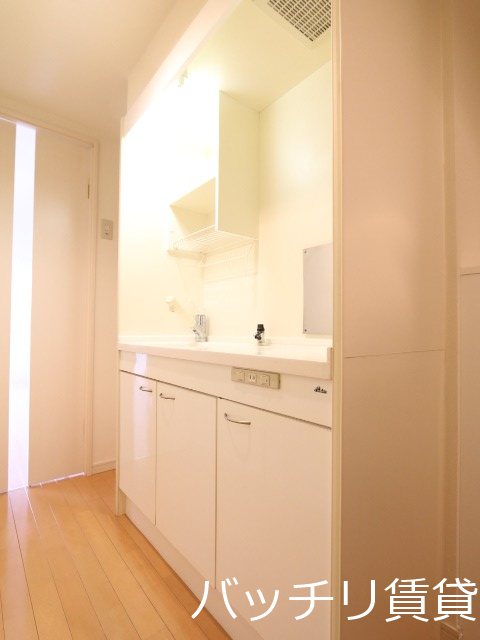 キッチン　同型タイプの為、現状を優先致します。