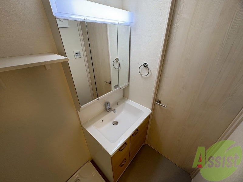 洗面設備　独立洗面台です。毎日の身支度が楽しみになりますね。