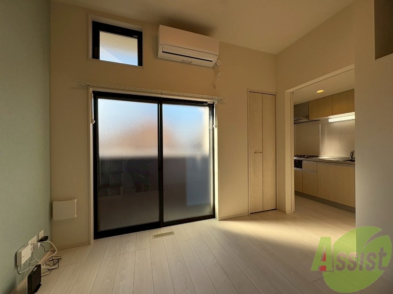 居室・リビング　７．２帖の洋室です。陽当たり良好で快適なお部屋です。