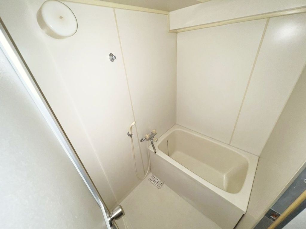 バス・シャワールーム　同建物別号室