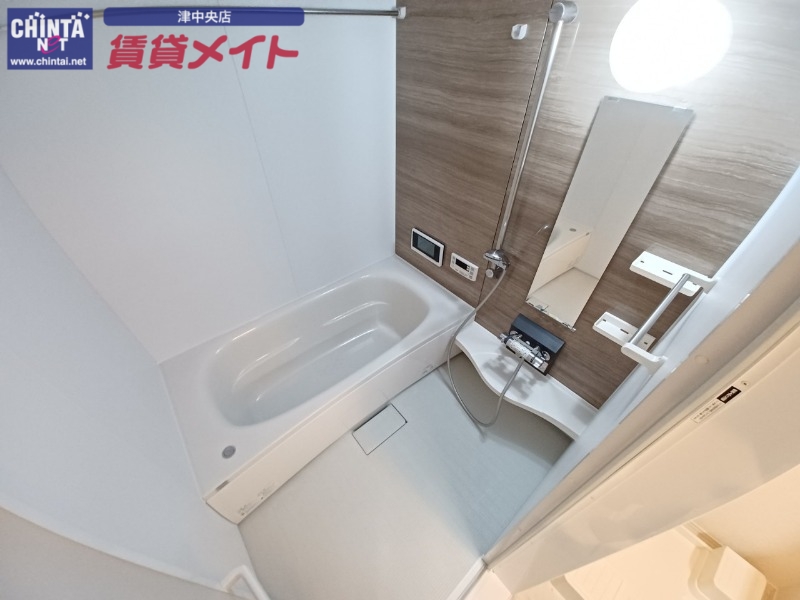 バス・シャワールーム　同物件別部屋のお写真です。