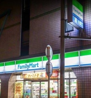 コンビニ　ファミリーマート（コンビニ）まで30m