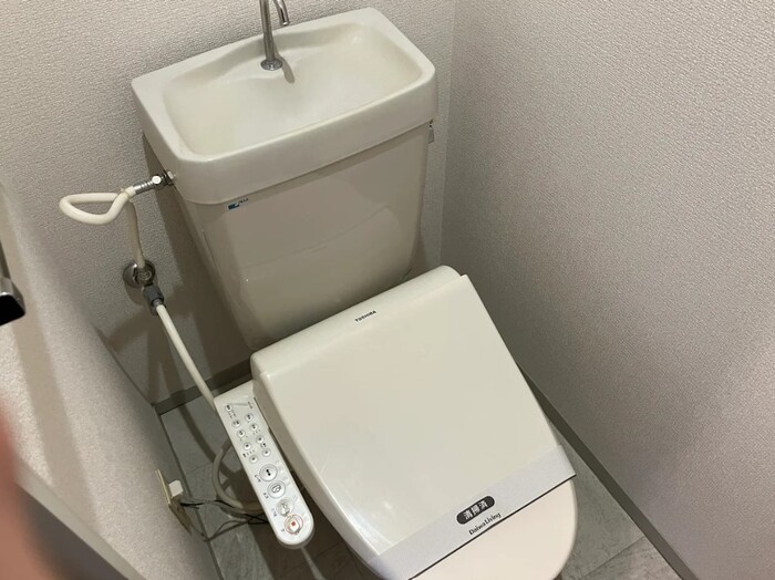 トイレ　温水洗浄暖房便座