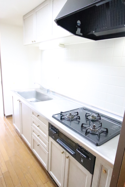 キッチン　★３口ガスコンロ・グリル付きのシステムキッチン★