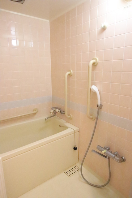 バス・シャワールーム　★追い焚き機能付きバスルーム★