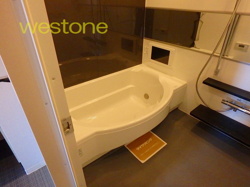 バス・シャワールーム　浴室テレビ付きバス　追い焚き・浴室乾燥機