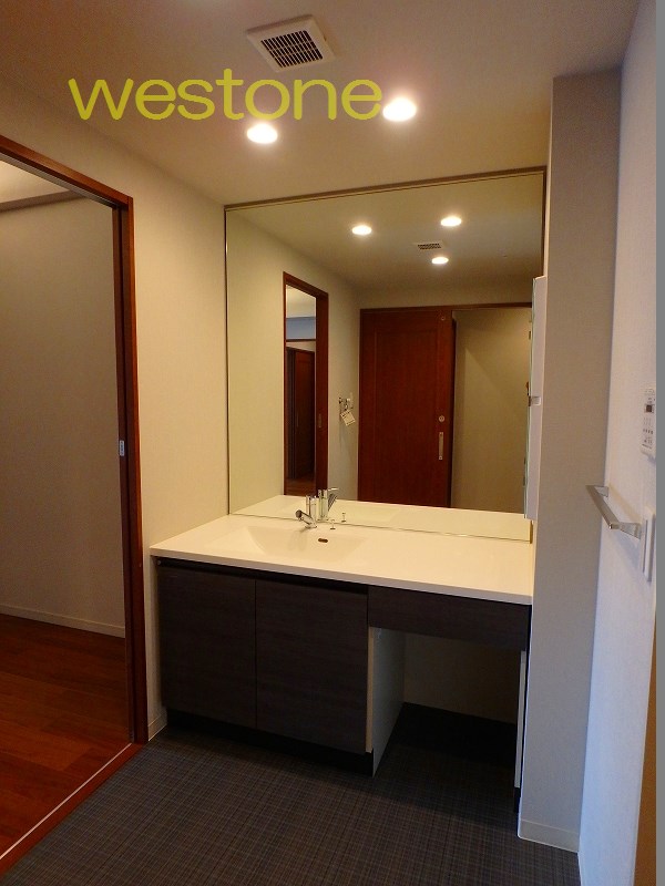 洗面設備　ワイドサイズの洗面台