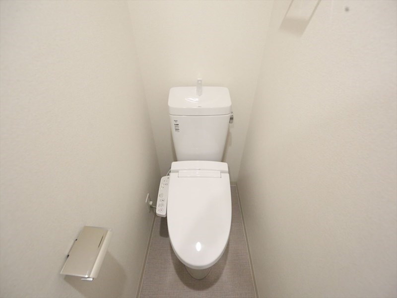 トイレ　温水洗浄暖房便座付トイレ