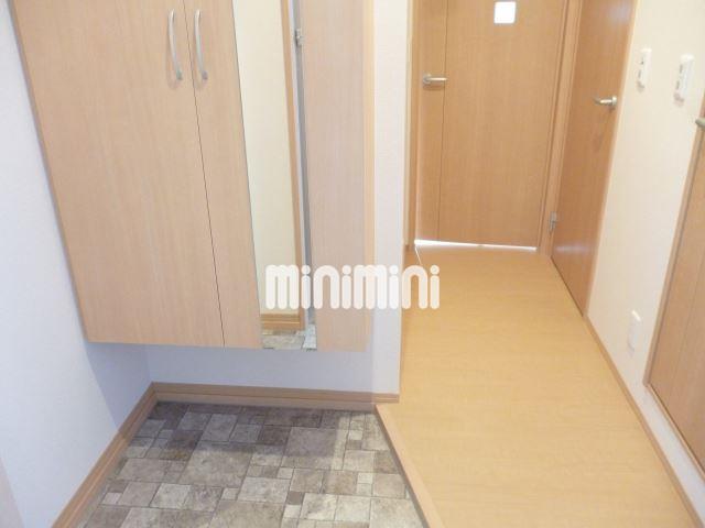 玄関　下駄箱付き