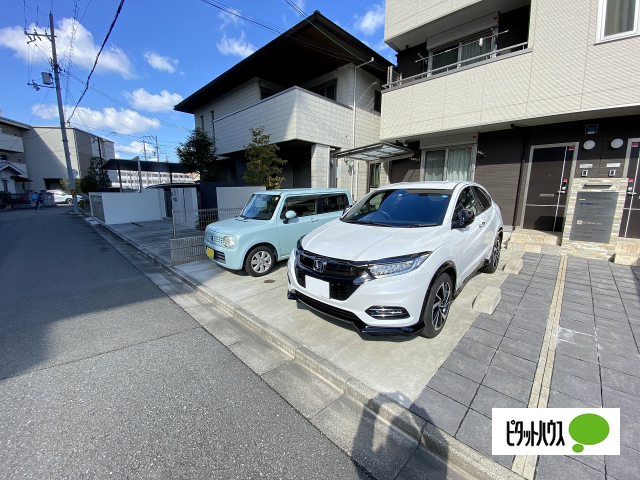 駐車場　駐車場