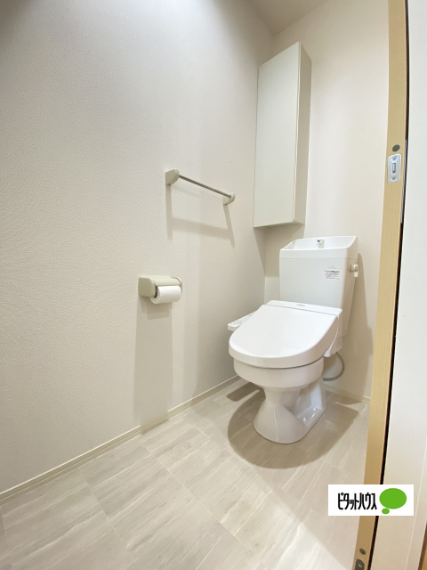 トイレ　温水洗浄便座