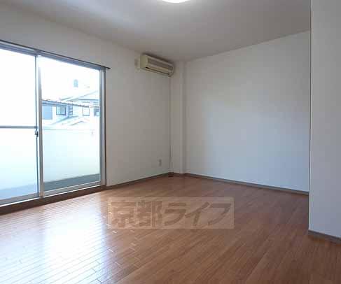 居室・リビング　８帖洋室です。