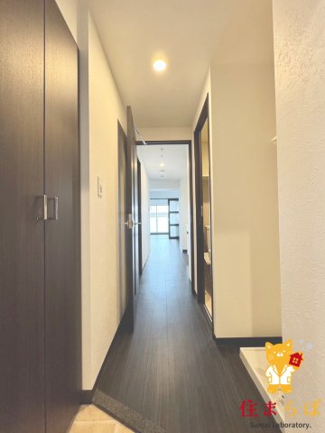 玄関　「気になったら、LINEで気軽に相談できますよ。」