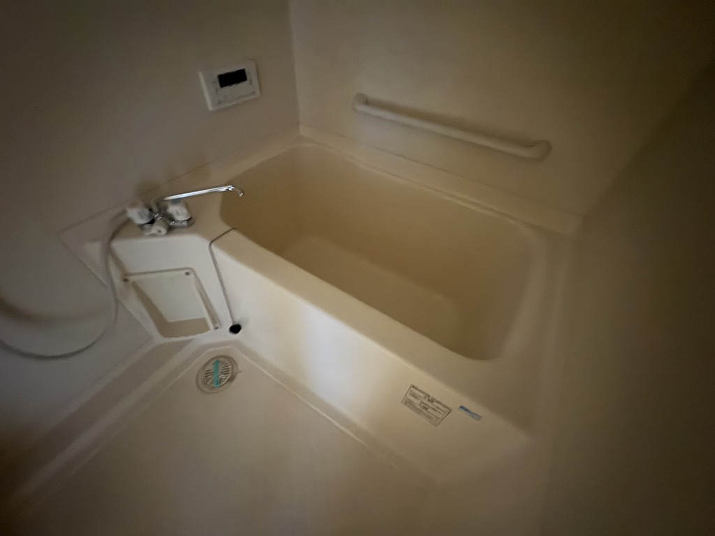 バス・シャワールーム　コンパクトで使いやすいお風呂です