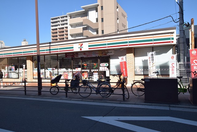 コンビニ　セブンイレブン　JR放出駅西店（コンビニ）まで685m